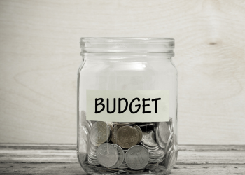 Top 10 décor tips and tricks for creating a budget-friendly event.